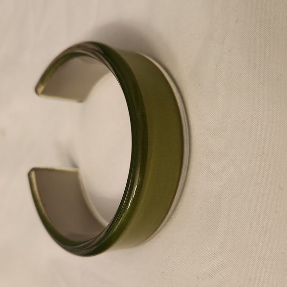 2/$30 Green resin bracelet - Picture 3 of 5